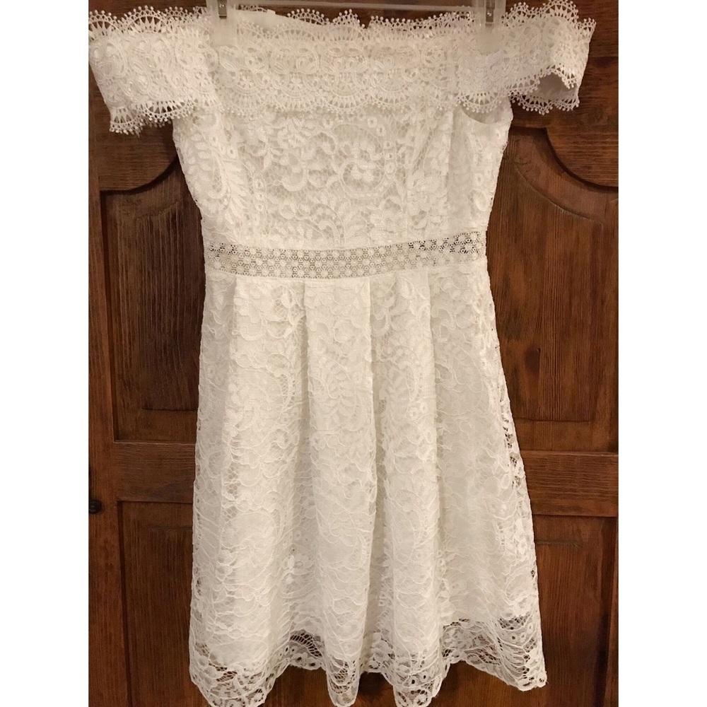 Women’s white lace dress
